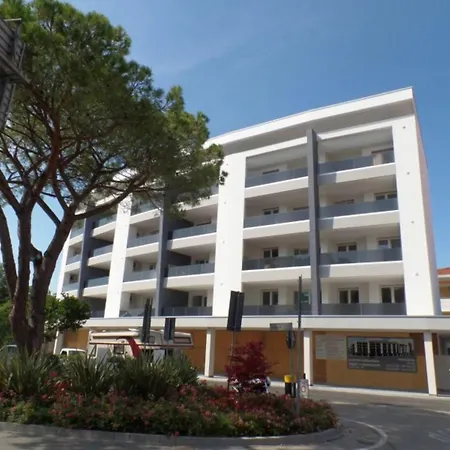 Prime Location Flat With Rooftop Pool Apartmán Bibione
