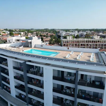 Prime Location Flat With Rooftop Pool Διαμέρισμα Μπιμπιόνε