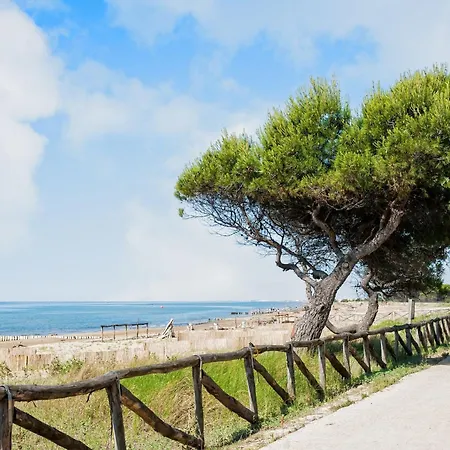Διαμέρισμα Prime Location Flat With Rooftop Pool *