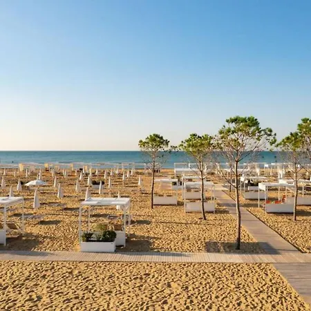 Prime Location Flat With Rooftop Pool * Bibione